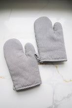 Load image into Gallery viewer, Simple Stripe Oven Mitt