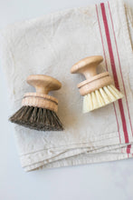 Load image into Gallery viewer, Vintage Wooden Dishwashing Brush