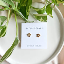 Load image into Gallery viewer, Flower Stud Earrings