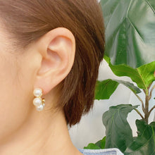 Load image into Gallery viewer, Andante Pearl Hoop Earrings
