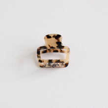 Load image into Gallery viewer, Minimalist Acetate Square Medium Hair Clip MK2PPM6W6HCP666
