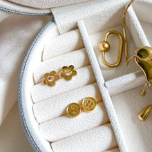 Load image into Gallery viewer, Flower Stud Earrings