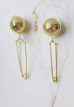 Load image into Gallery viewer, Long Handed Sugar Sifter Dusting Wand