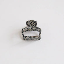 Load image into Gallery viewer, Minimalist Acetate Square Medium Hair Clip MK2PPM6W6HCP666