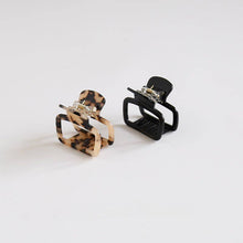 Load image into Gallery viewer, Minimalist Acetate Square Medium Hair Clip MK2PPM6W6HCP666