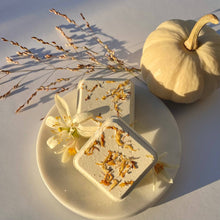 Load image into Gallery viewer, Pomander Autumn Botanical Shower Steamers - Orange Clove